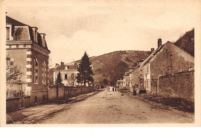 58  .  n° 201371   .    CLAMECY   .    LA ROUTE D AUXERRE