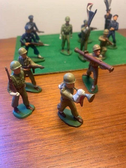 Figurines  Starlux? SOLDATs Militaires Légion étrangère Chasseur Alpin Drapeau