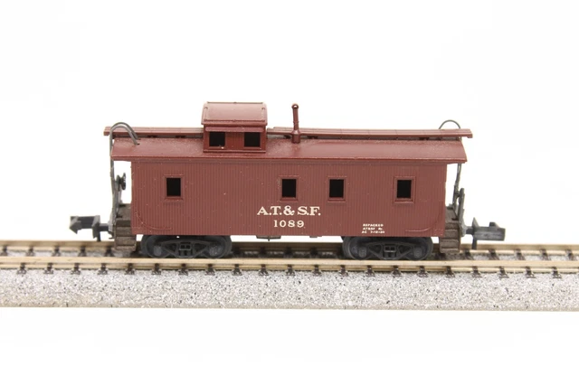 N Scale Woodside Offset Cupola Caboose Santa Fe Brown ATSF 1089