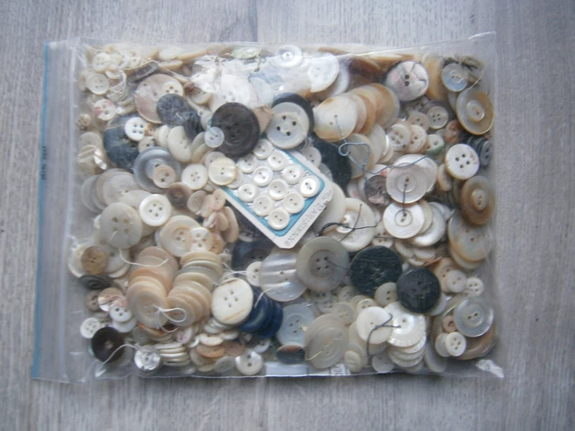 Gros lot de boutons en nacre couture déco.