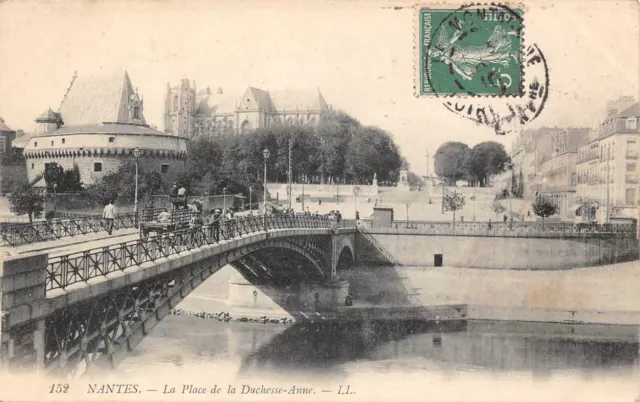 CPA NANTES la place de la Duchesse Anne  (144348)