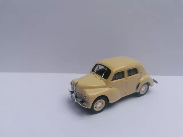 Renault 4 cv   - NOREV  1:43 éme   emballage d'origine capsule   (neuf)