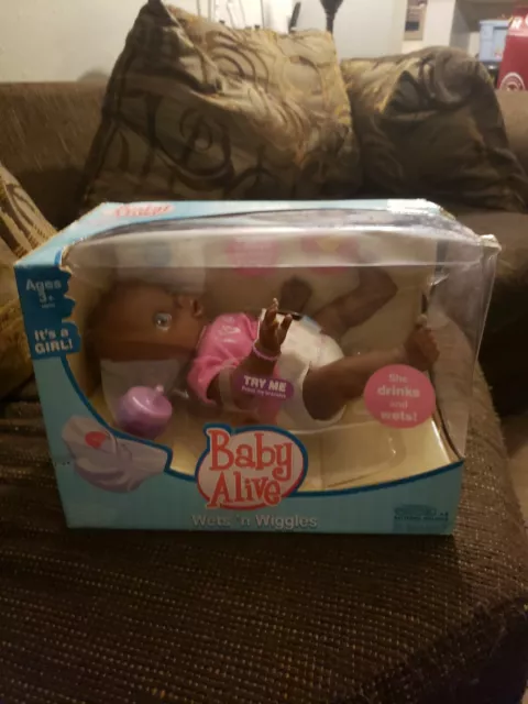 Baby Alive Wets 'N Wiggles Girl Brand New in Box Doll 2006 HASBRO damaged box