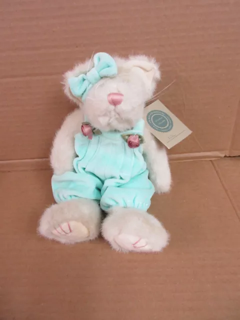 NOS Boyds Bears Lola  White Plush Cat JB Bean and Associates  B 82 H