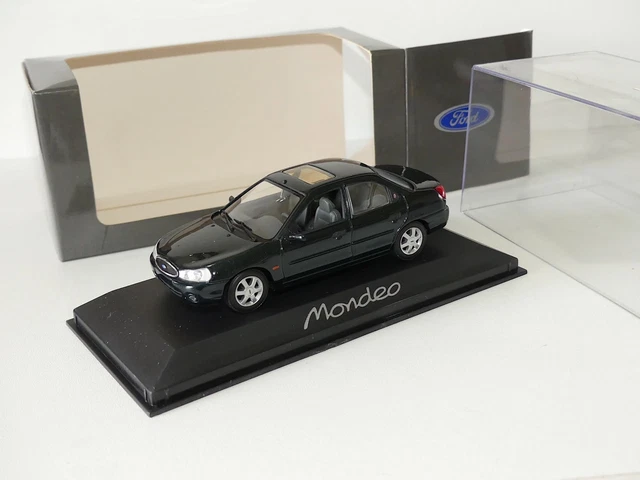TOYOTA COROLLA SPORT Rouge MINICHAMPS 1:43 of reference