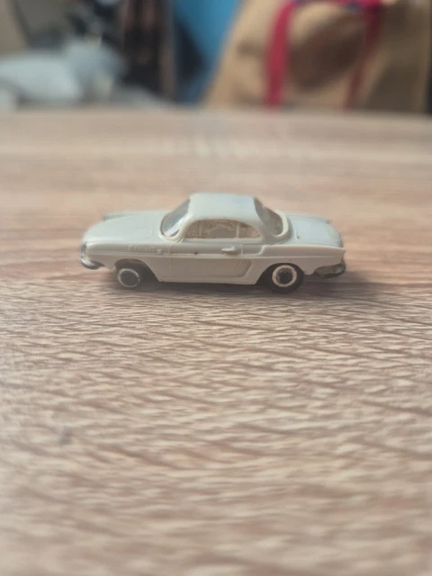 LES MINIATURES DE Norev - Renault R8 EUR 15,00 - FR