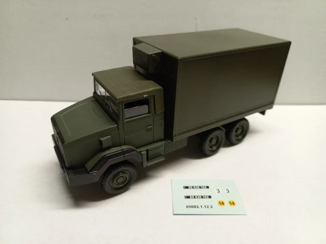 Lot 2 camions Berliet Gazelle Solido atelier et compresseur 1:50