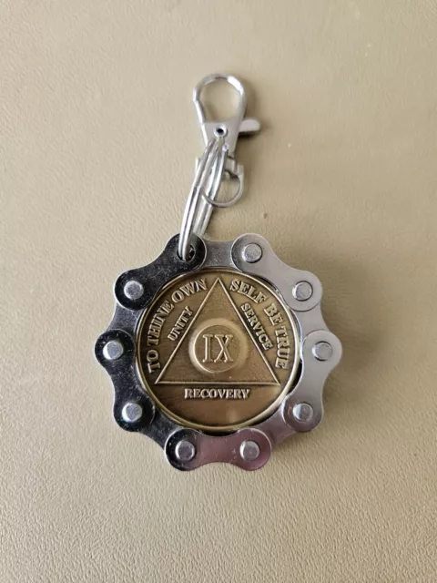 AA Medallion Coin Holder Keychain Chrome Bike Chain Alcoholics Anonymous New