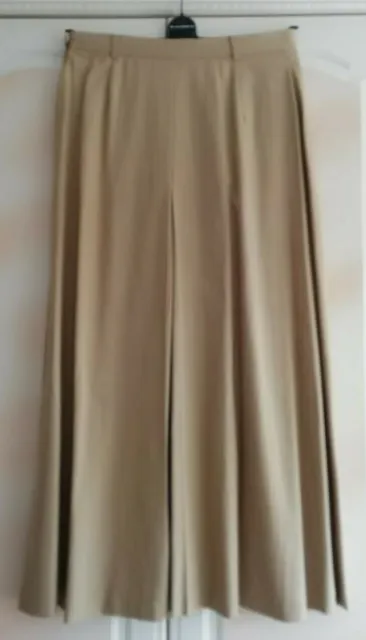 Women's Sand Colour Silk Blend Skirt US 8 from a Liz Claiborne Collection in VGC