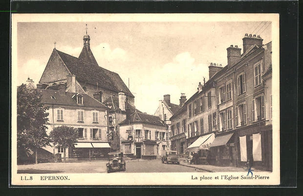 CPA Epernon, la place et L´Eglise Saint-Pierre