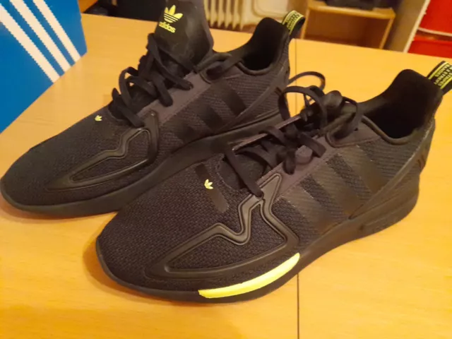 Adidas sneaker Schuhe ZX 2K Flux, Schwarz mit gelb, US 9 1/2, D 9, ungetragen