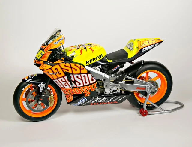 ミニチャンプス　RC211V ヴァレンティーノ　ロッシ　1/6 本物の ロッシ ヴァレンティーノ RC211V ミニチャンプス 1/6