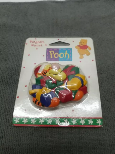 Vtg Wilton Disney Winnie the Pooh & Tigger 1997 Magnet Tigger Bearing Gifts