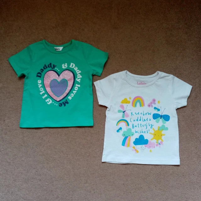 Pacchetto di 2 top per bambina. 9-12 mesi. 10 kg. Cuore e arcobaleno. In perfette condizioni.