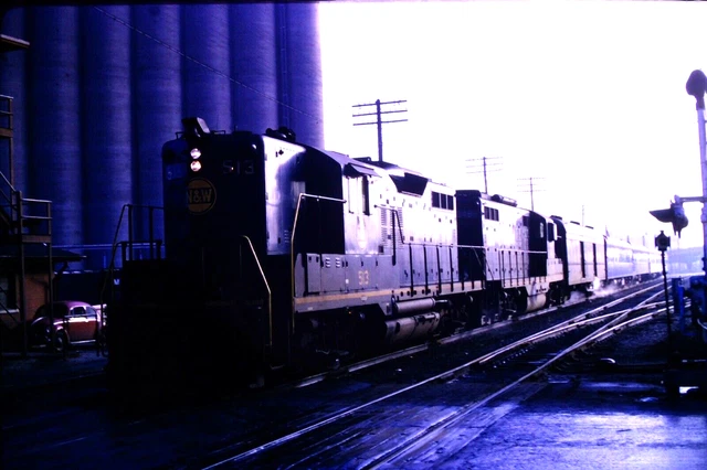 Kodachrome Original Slide Norfolk & Western EMD GP-9 Diesel #513 (1966) #CC2382