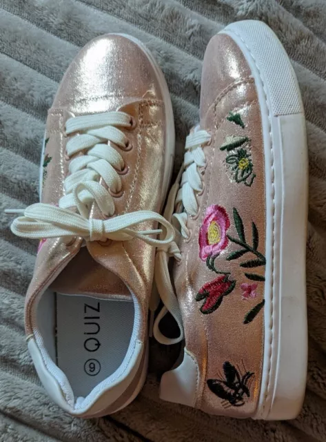 Quiz rose deals gold shoes