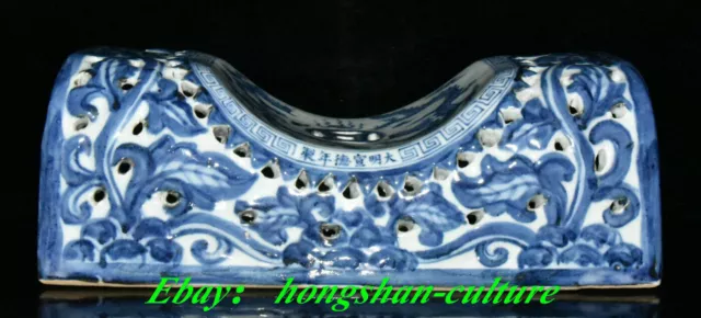 Oreiller Dargon Fengshui en porcelaine bleue et blanche de la dynastie Qianlong