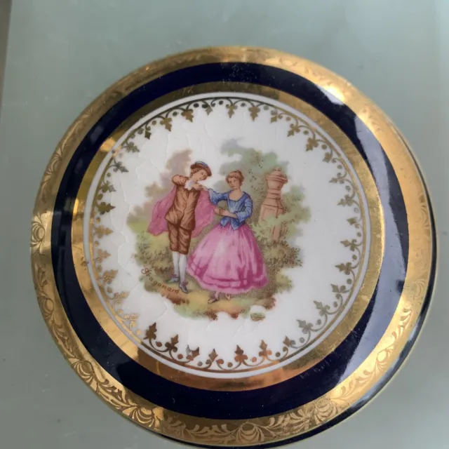 Bonbonnière Porcelaine signé REVOL Limoges cobalt bleu décor main Fragonard, or