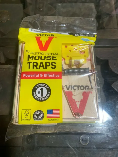 Victor Plastic Pedal Mouse Traps, Powerful & Effective, 2 Traps Included