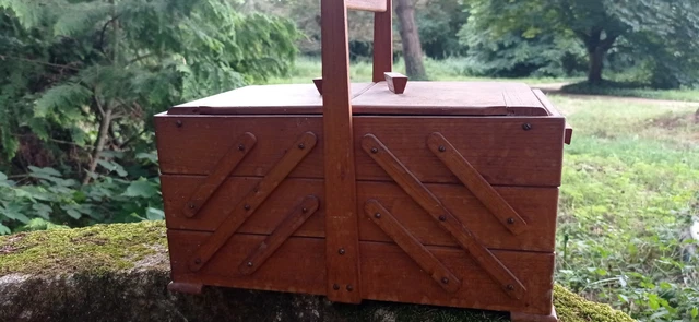 Petite travailleuse ou boîte à couture vers 1960 Vintage Bois Petite travailleuse ou boîte à couture vers 1960 Vintage Bois
