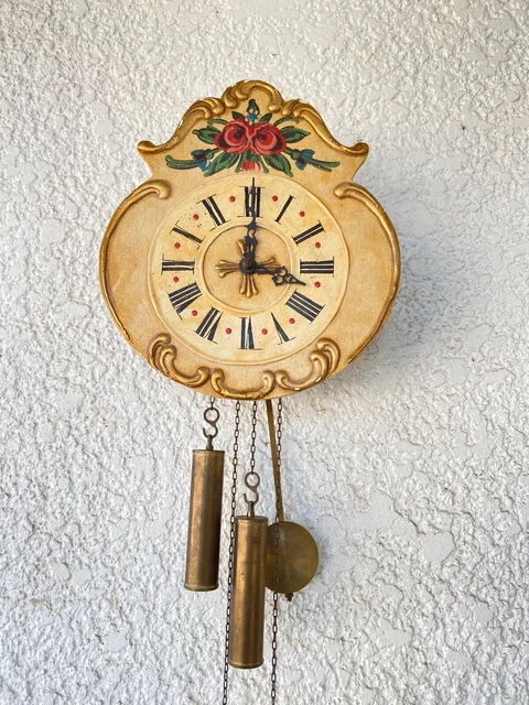 PAS COURANT Horloge  Hubert Herr Triberg Germany bois clair à réviser Années ??