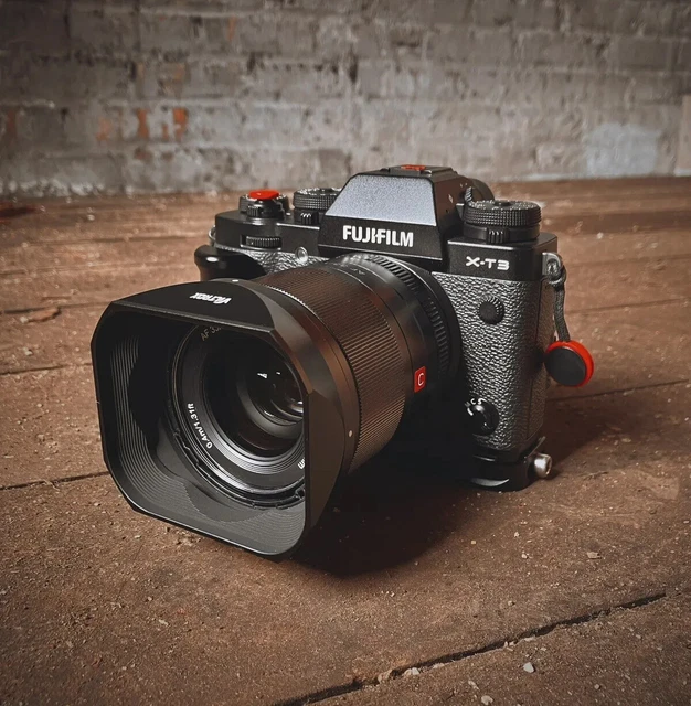 Fujifilm X-T3 with lens. Shutter Count (696)