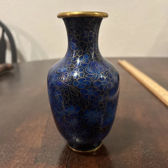 Beautiful Cloisonne Oriental 6 1/2" Cobalt Blue Enamel Vase w/ Gold Accents