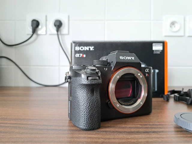 Sony Alpha 7R II 42,4 Mpix Appareil Photo Numérique - Noir (Boîtier Nu)