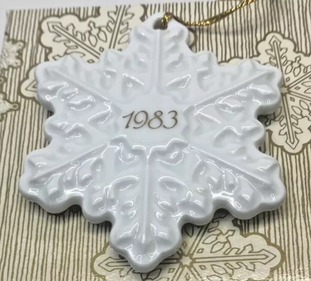 Vintage Avon 1983 Christmas Remembrance Ceramic Snowflake Ornament - W/ Box