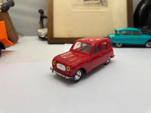 Norev plastique 1/43 renault 6 pour piece ou restauration