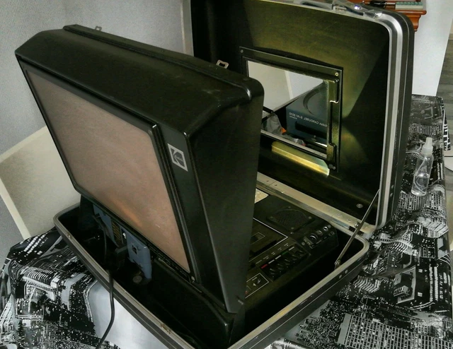 Projecteur Kodak Carousel S-AV 2010 – Valise De Présentation Avec Magnétophone Inclus