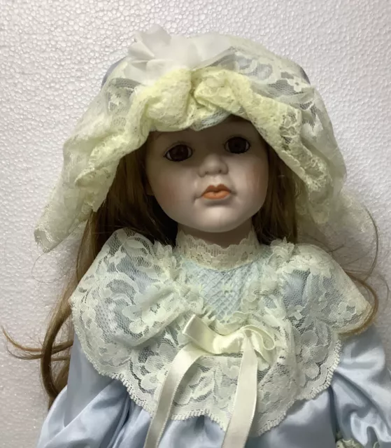 Kingstate The Prestige Collection Susan Porcelain 16”Doll COA Vintage W/stand