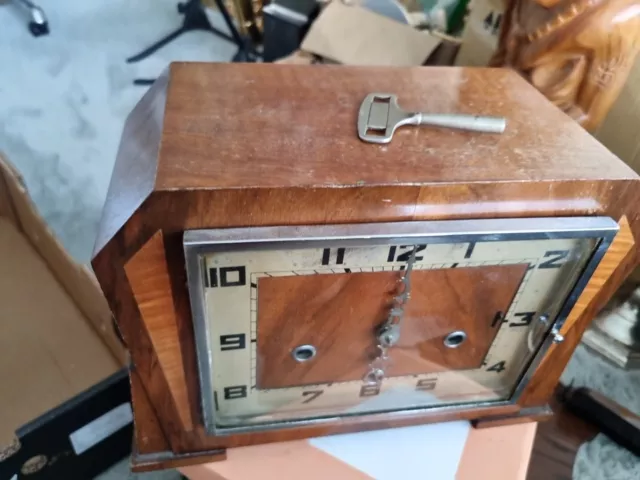 Beautiful Vintage Oak Mantle Chiming Clock 2