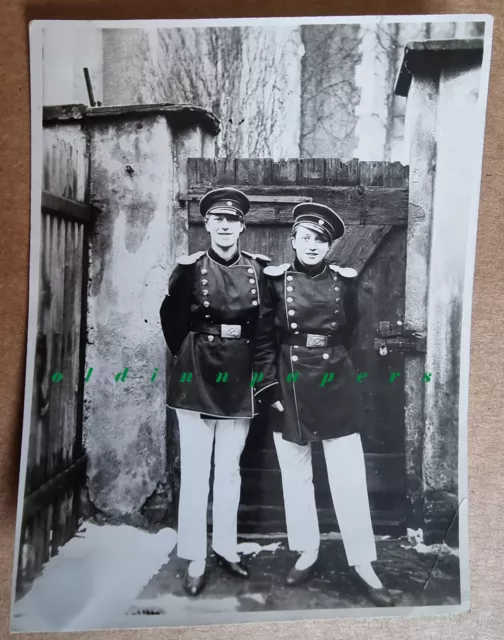 Borna Sachsen 2 Mädel in  Uniform Koppelschloß beachten altes Foto ca. 1.WK