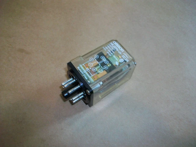 Omron MK2EPN-UA-DC24 Plug-In Relay 24VDC 10A 8-Pin USED