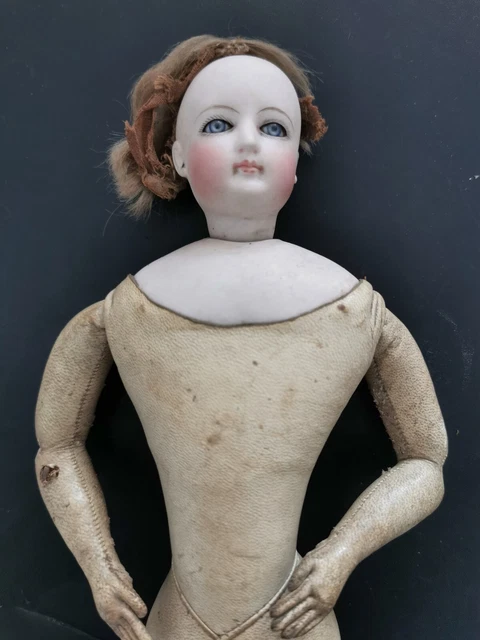 Ancienne Poupée Porcelaine Mabel 31 Cm – Corps Cuir – Poupée De Mode Années 1900