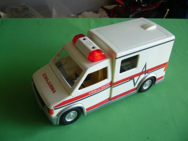 PLAYMOBIL 5952-A Rescue Ambulance (vide)
