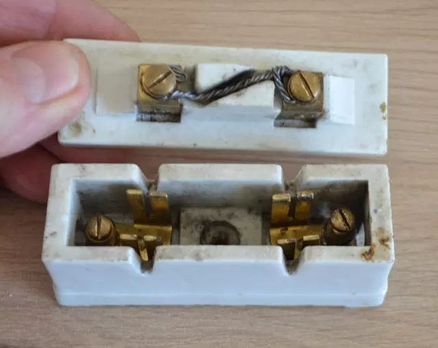 Ancien bloc fusible en porcelaine à fil plomb LEGRAND  15 Ampères 250V (Testé)