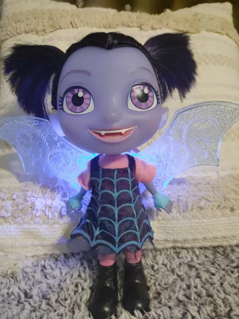 POUPÉE DISNEY JUNIOR Vampirina 12 Vampire Talking Light Up EUR 16