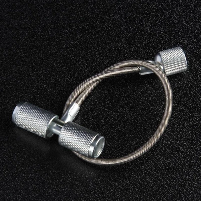 Strumento facile da usare per riparazione nucleo valvola pneumatici auto si adatta alla valvola centrale 8 mm e 10 mm