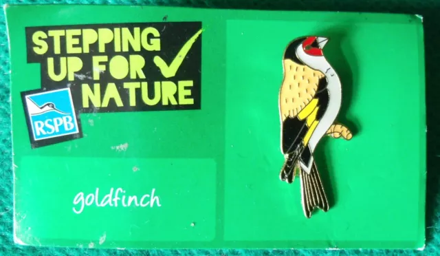 RSPB British Wildlife Metall Emaille Goldfink Vogel Pin Abzeichen auf Stepping Up Karte