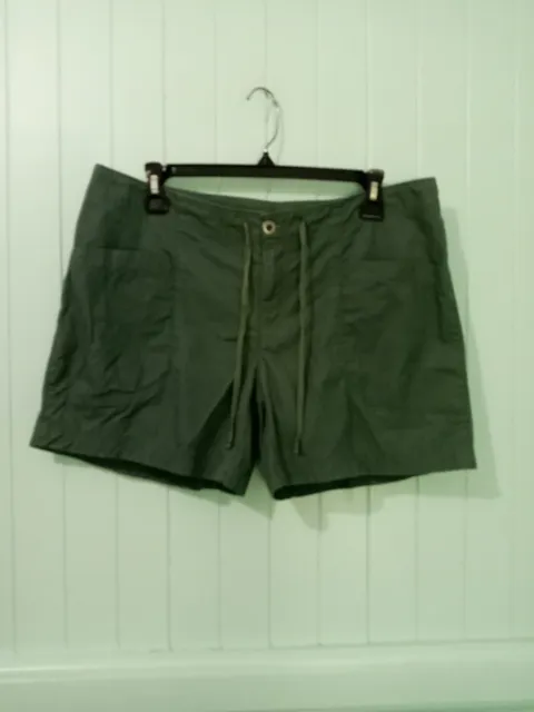 Patagonia Women’s Shorts Green Hiking Size 10 Organic Cotton Inseam 5"