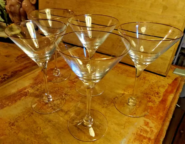 Magnifique lot de 5 coupes en Cristal avec liseré doré/ H = 17 cm D= 10 cm