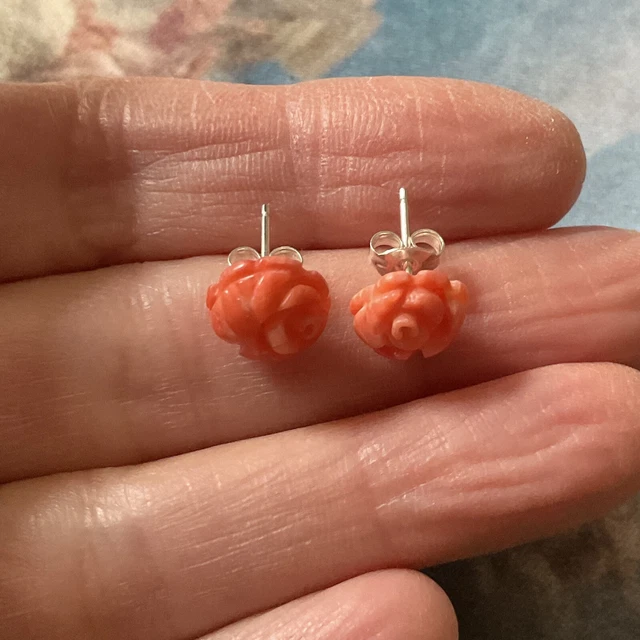Boucles D'oreilles Anciennes Or 9k Corail Sculpté Fleur De Lys - Occasion, Pendantes