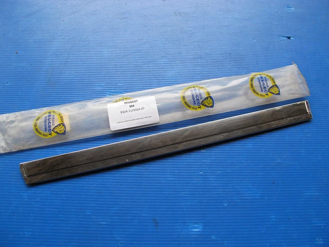 Garniture De Passage De Roue Arrière Gauche Pour Peugeot 304 Break - NOS Neuf D'Origine - Brun