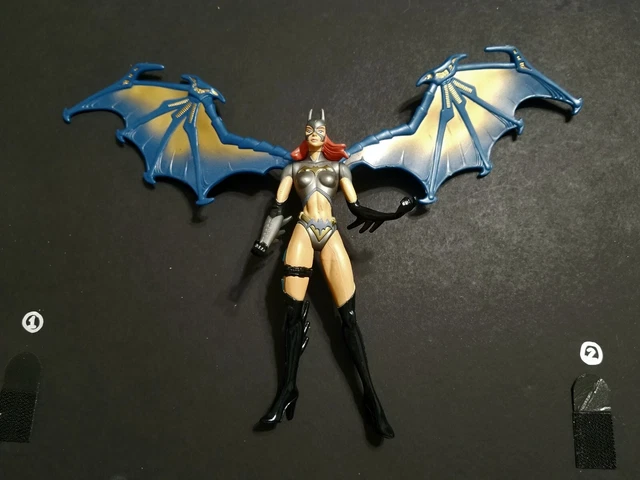 Kenner 1998 Batman Legends of the Dark Knight Batgirl