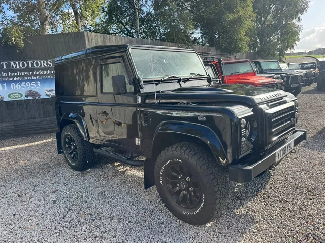 LAND ROVER DEFENDER 90 2.4 TDCi XS Station Wagon 4WD SWB Euro 4 3dr ...