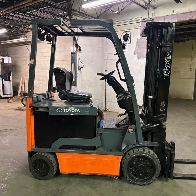 2017 Toyota 8FBCHU25 5000lbs Used Electric Forklift w/Triple Mast Sideshift 48V