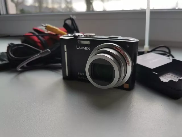 Panasonic LUMIX DMC-TZ10  Digitalkamera  schwarz