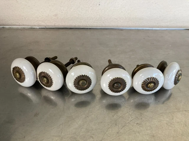 6 ANCIENS BOUTONS De Meuble En Porcelaine Blanche Et Laiton Poignee